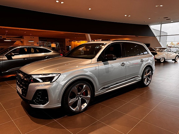 Audi Q7 2 of 22