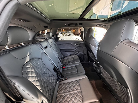 Audi Q7 9 of 12