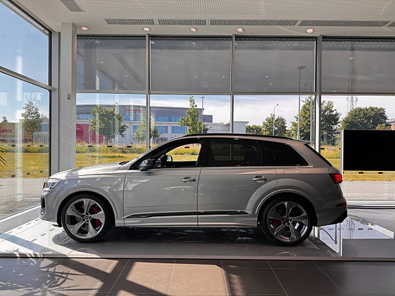 Audi Q7 2 of 5