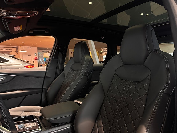 Audi Q7 9 of 22