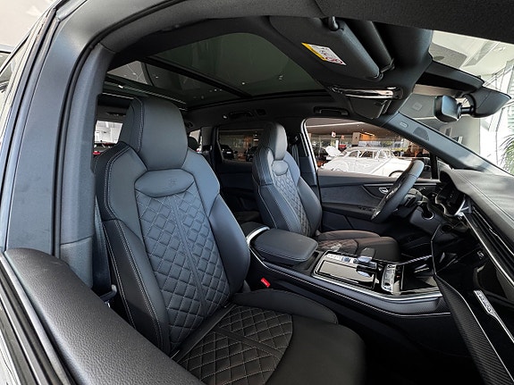 Audi Q7 8 of 12