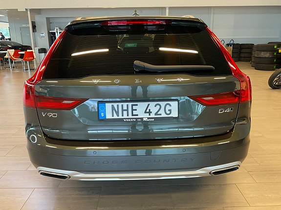 Volvo V90 Cross Country 5 of 13