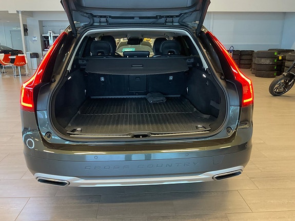 Volvo V90 Cross Country 6 of 13