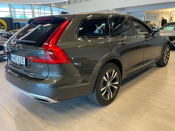 Volvo V90 Cross Country 4 of 13