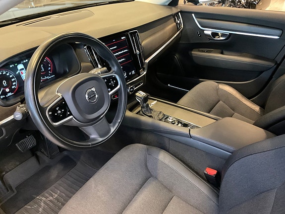 Volvo V90 Cross Country 8 of 13
