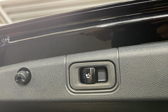 Mercedes-Benz E300 e 17 of 23