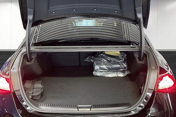 Mercedes-Benz E300 e 16 of 23