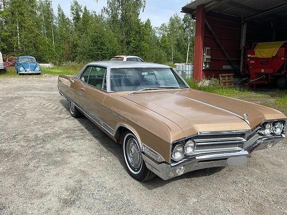 Buick Electra 225 2 of 13
