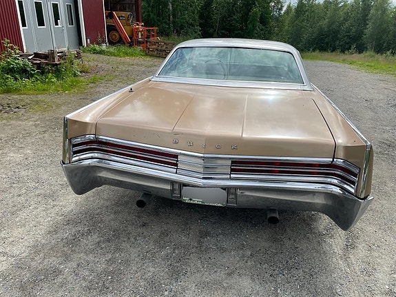 Buick Electra 225 6 of 13