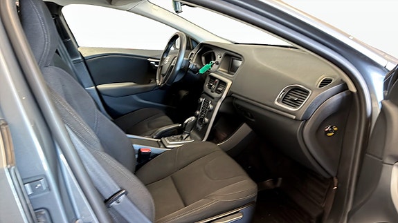 Volvo V40 11 of 13