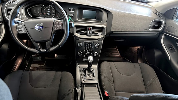 Volvo V40 10 of 13