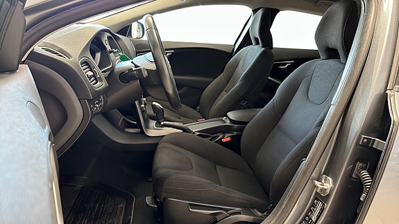 Volvo V40 8 of 13
