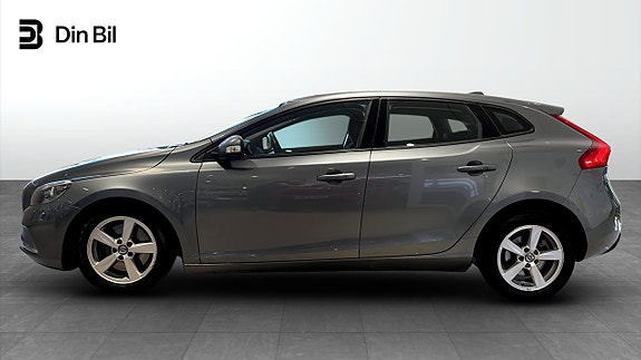Volvo V40 2 of 13
