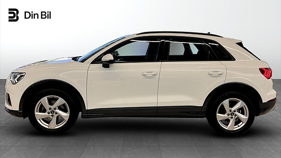 Audi Q3 2 of 15