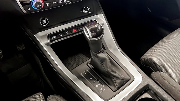 Audi Q3 12 of 15