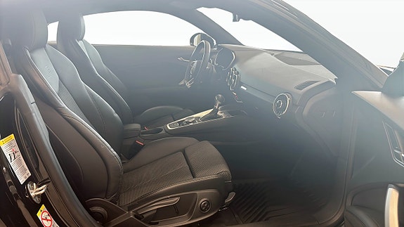Audi TT 3 of 5