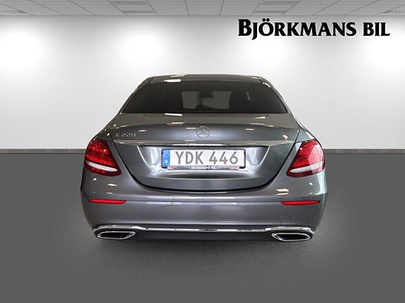 Mercedes-Benz E220 5 of 20