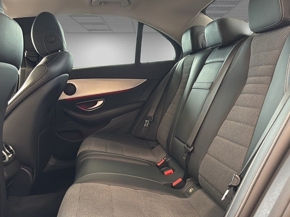 Mercedes-Benz E220 9 of 20
