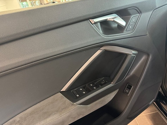 Audi Q3 8 of 18