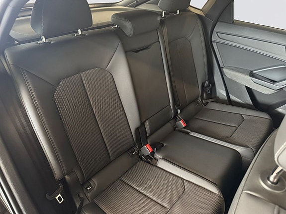Audi Q3 16 of 18