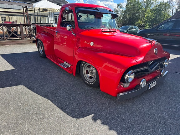 Ford F-100 3 of 5