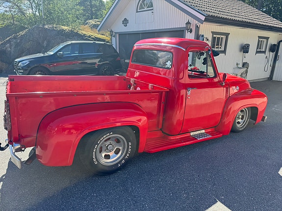 Ford F-100 2 of 5