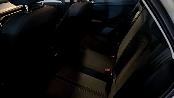 Volkswagen T-Roc 12 of 13