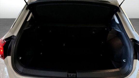 Volkswagen T-Roc 13 of 13