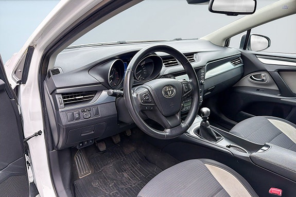 Toyota Avensis 10 of 17