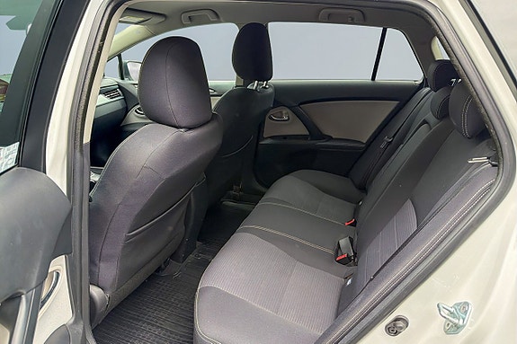 Toyota Avensis 15 of 17