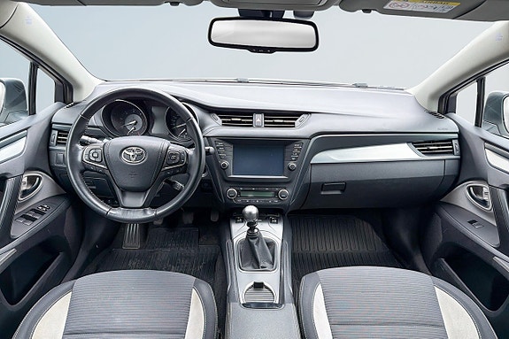 Toyota Avensis 13 of 17
