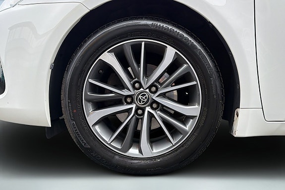 Toyota Avensis 7 of 17