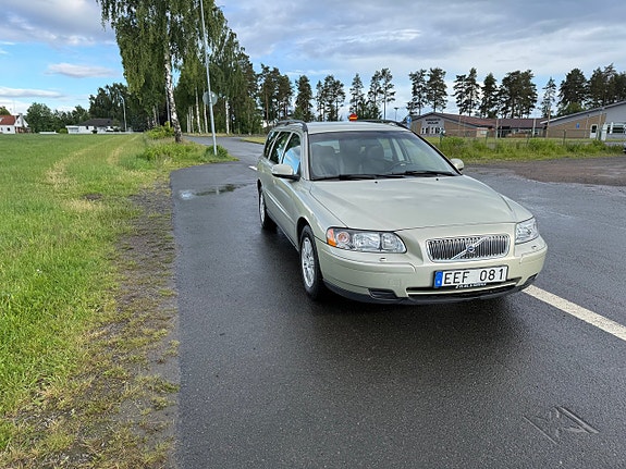 Volvo V70 4 of 5
