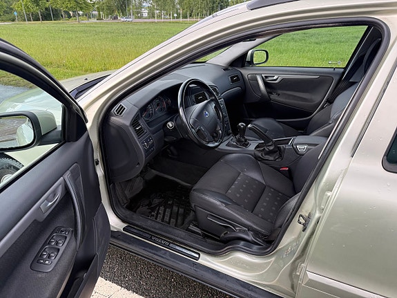 Volvo V70 5 of 5