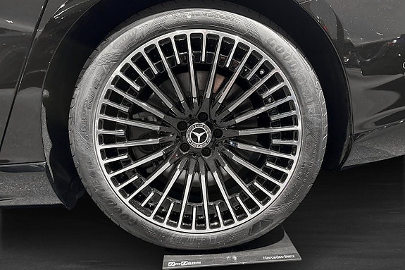 Mercedes-Benz EQS500 5 of 5