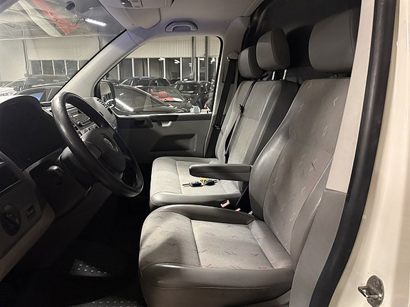 Volkswagen Transporter 8 of 13