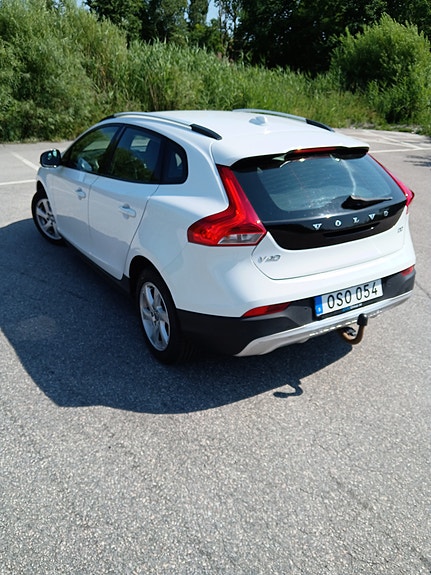 Volvo V40 Cross Country 3 of 5