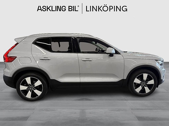 Volvo XC40 3 of 5