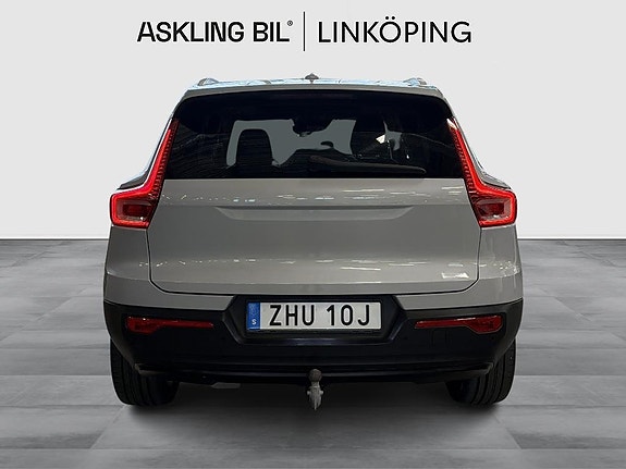 Volvo XC40 4 of 5