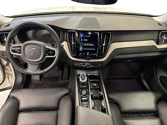 Volvo XC60 8 of 16