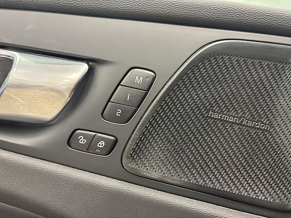 Volvo XC60 14 of 16