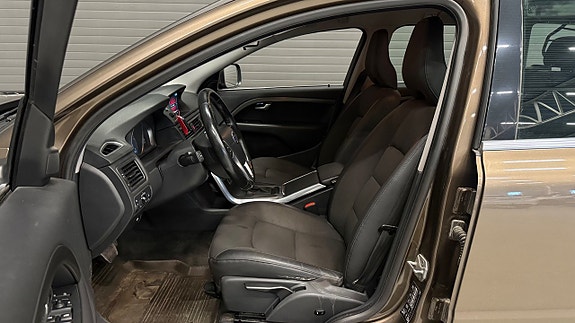 Volvo XC70 11 of 30