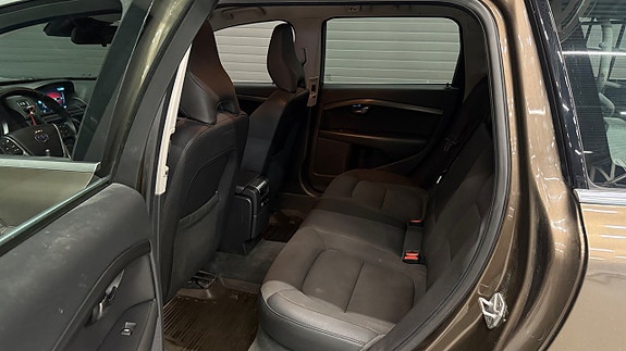Volvo XC70 14 of 30