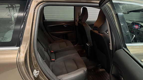 Volvo XC70 15 of 30