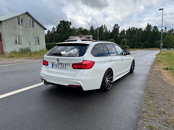 BMW 320d 3 of 5