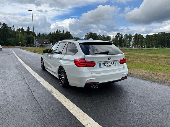 BMW 320d 2 of 5