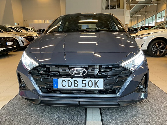 Hyundai i20 2 of 12