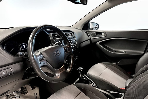 Hyundai i20 10 of 17