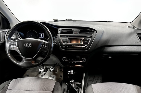 Hyundai i20 8 of 17