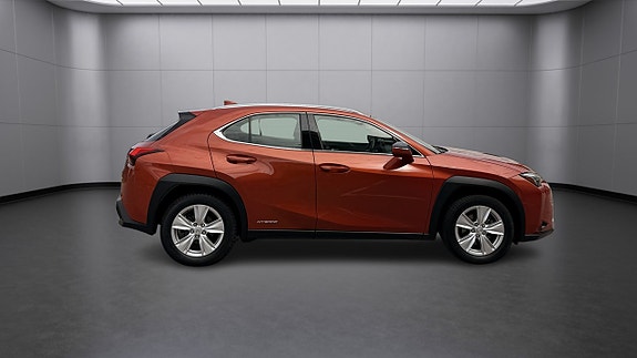 Lexus UX250h 6 of 23